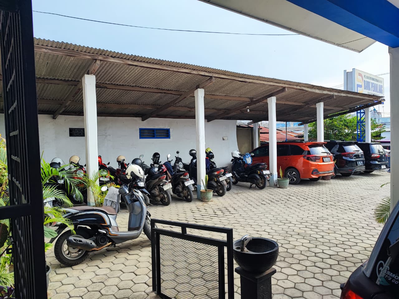 Tempat Parkir